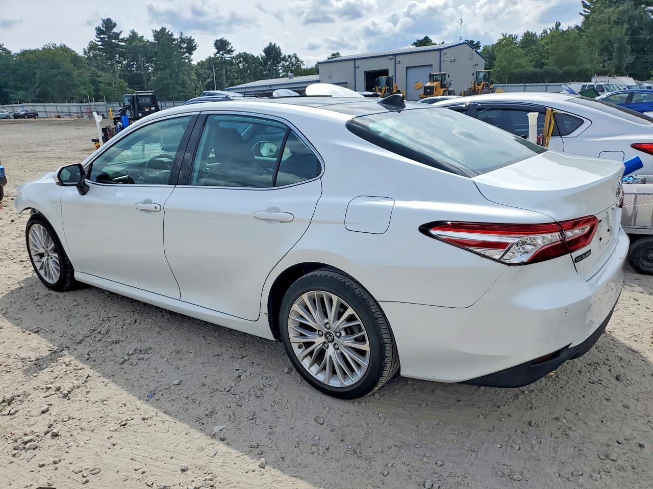 2019 Toyota Camry Xle V6 - zdjęcie 2