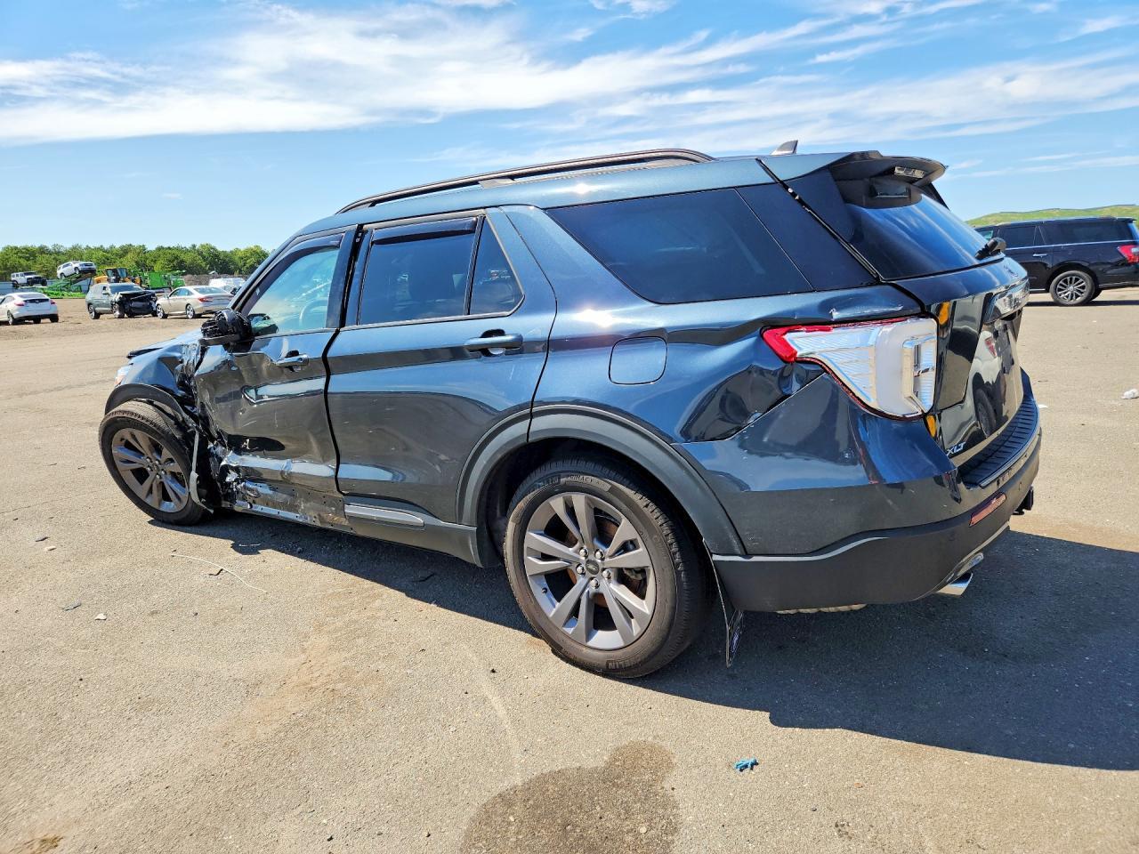 2023 Ford Explorer Xlt - zdjęcie 2