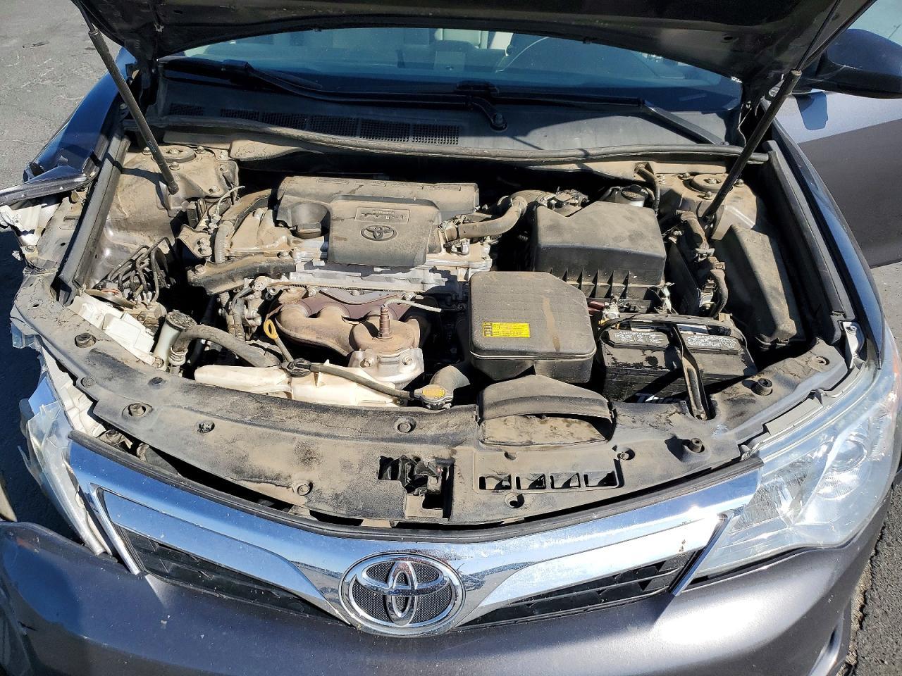 2014 Toyota Camry Le - zdjęcie 11