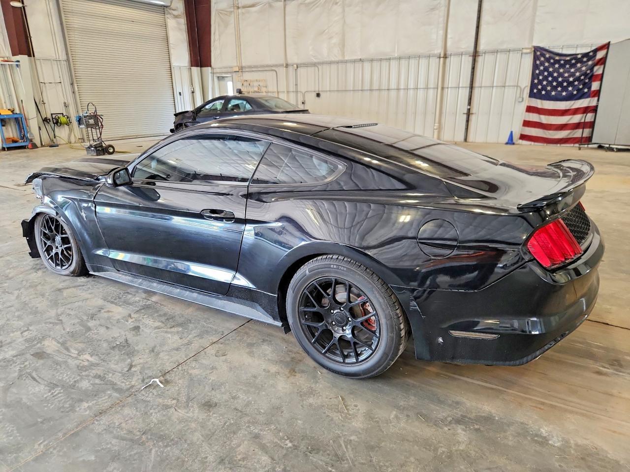 2015 Ford Mustang - zdjęcie 2