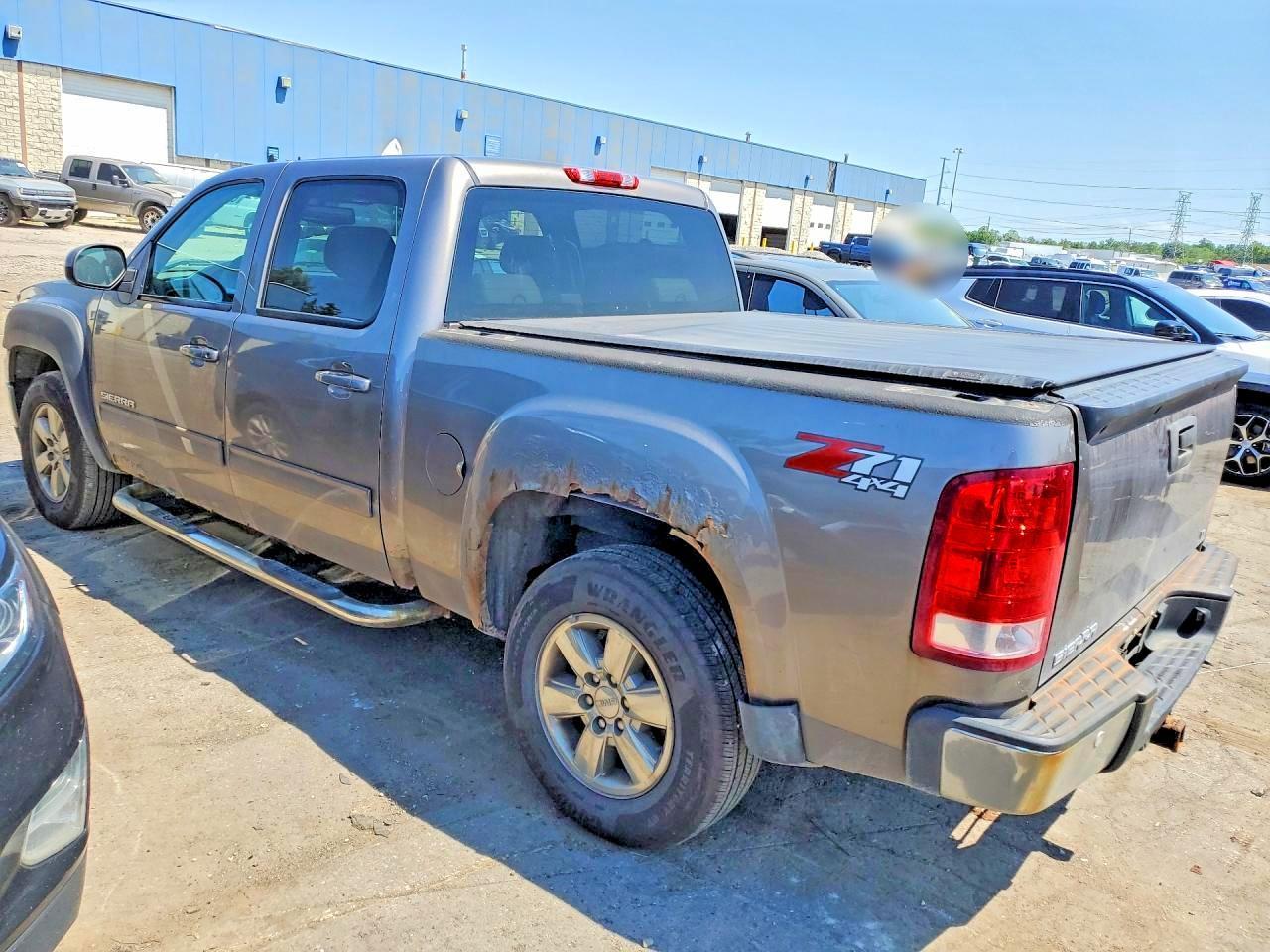 2013 GMC Sierra - zdjęcie 2