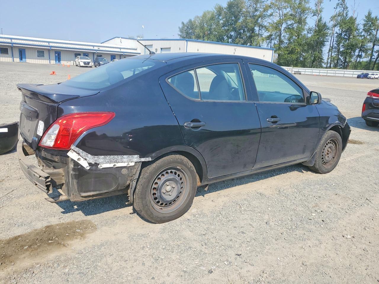 2013 Nissan Versa 1.6 S - zdjęcie 3