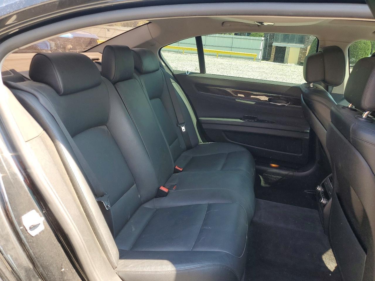 2015 BMW Seria 7 740Li - zdjęcie 10
