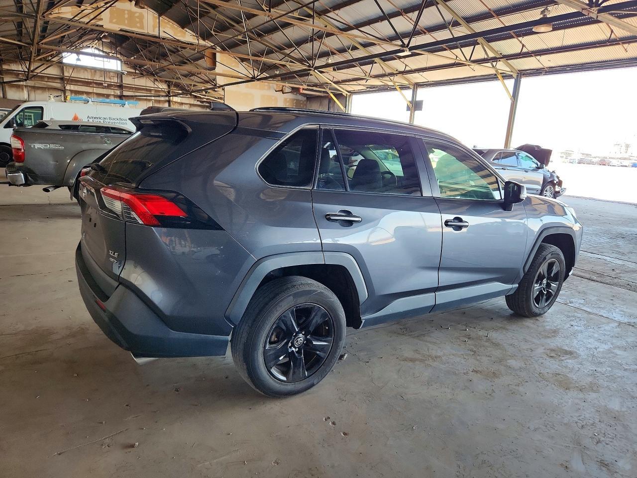 2019 Toyota Rav4 Xle - zdjęcie 3