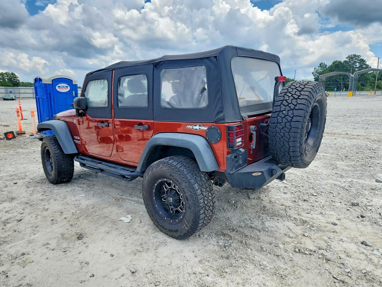 2014 Jeep Wrangler Unlimited Sport - zdjęcie 2