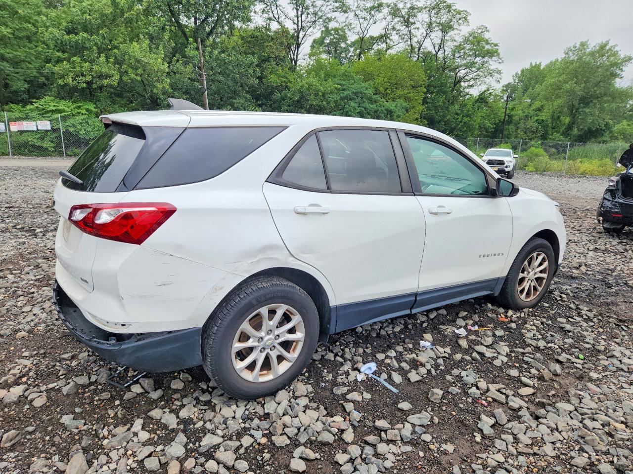 2020 Chevrolet Equinox Ls - zdjęcie 3