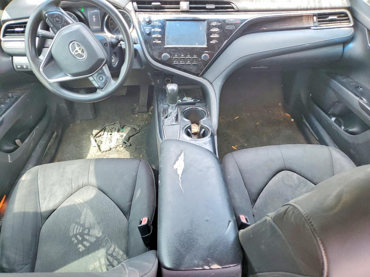 2019 Toyota Camry Le - zdjęcie 8