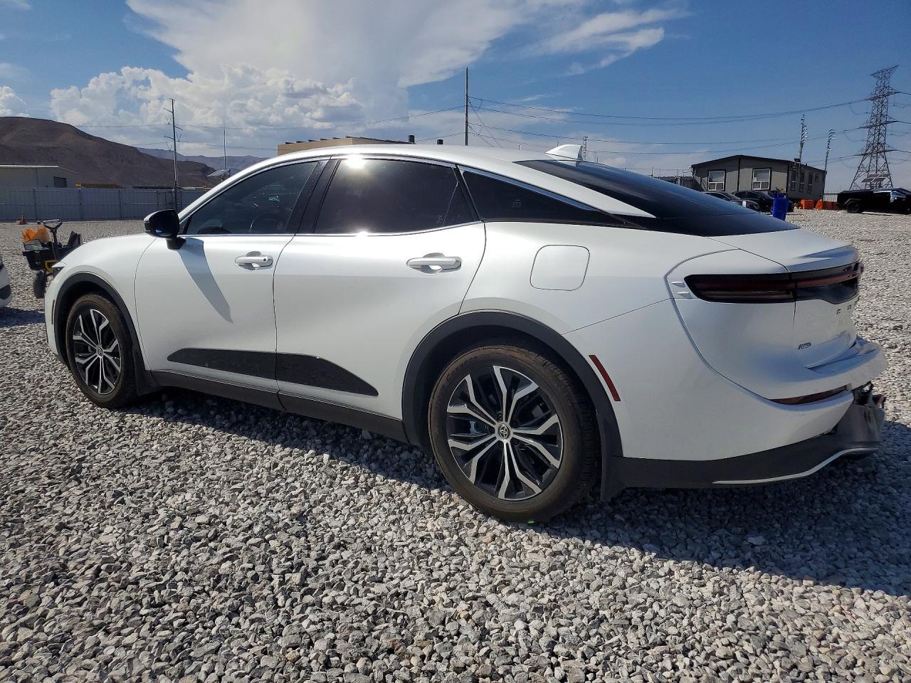 2023 Toyota Crown Xle - zdjęcie 2