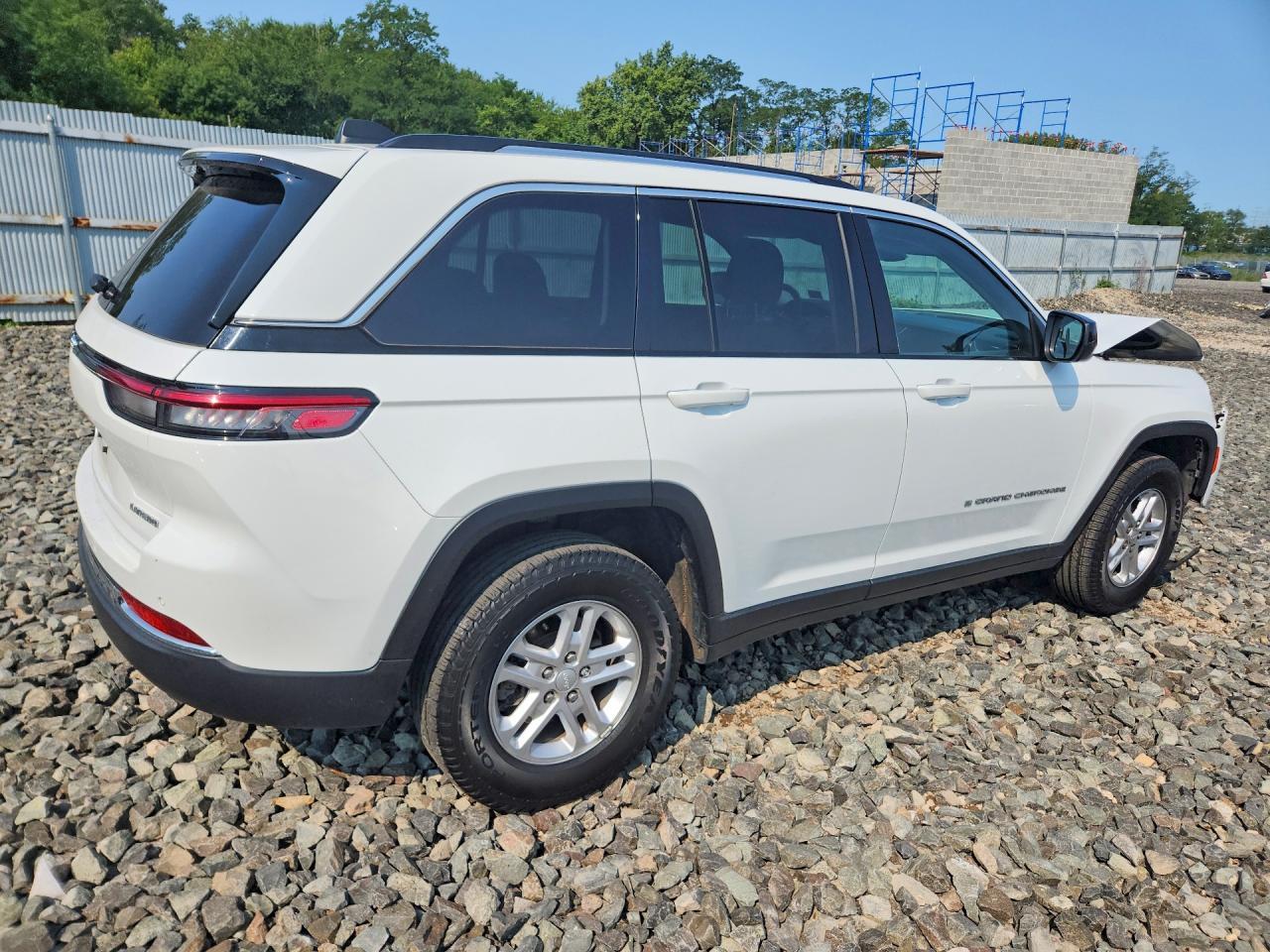 2022 Jeep Grand Cherokee Laredo - zdjęcie 3
