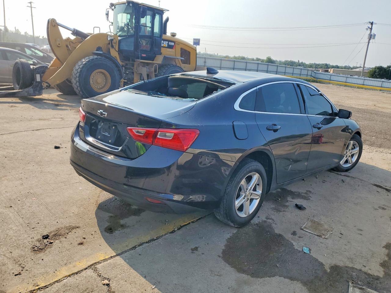 2022 Chevrolet Malibu Ls - zdjęcie 3