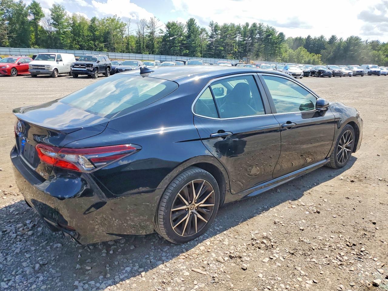 2021 Toyota Camry Se - zdjęcie 3