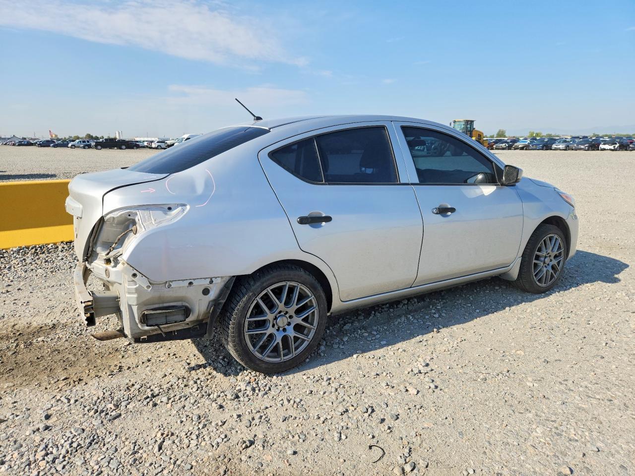 2019 Nissan Versa S - zdjęcie 3