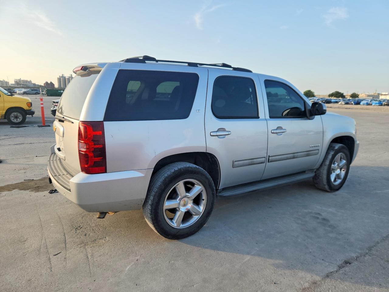 2014 Chevrolet Tahoe C1500 Lt - zdjęcie 3