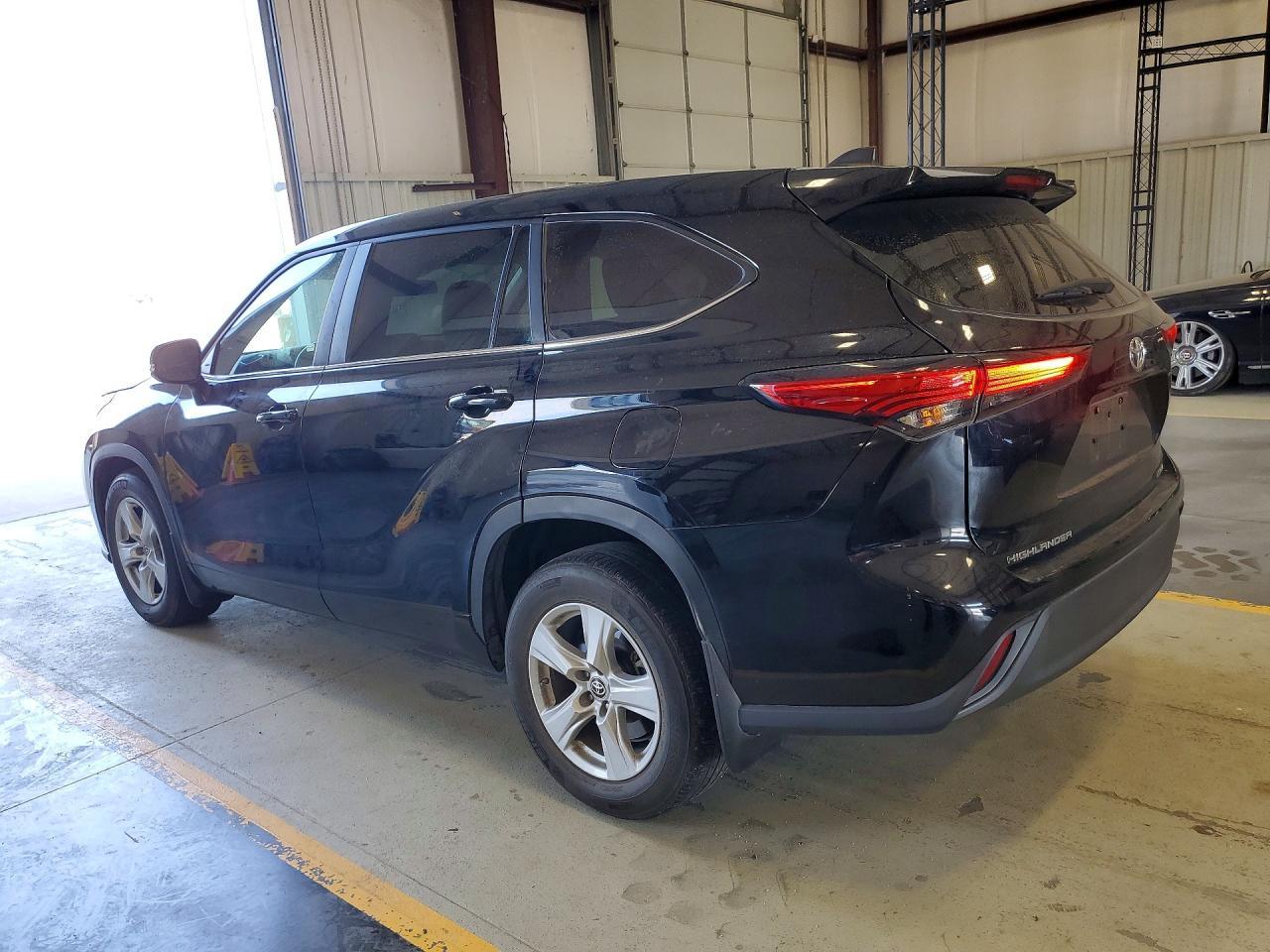 2023 Toyota Highlander Le - zdjęcie 2