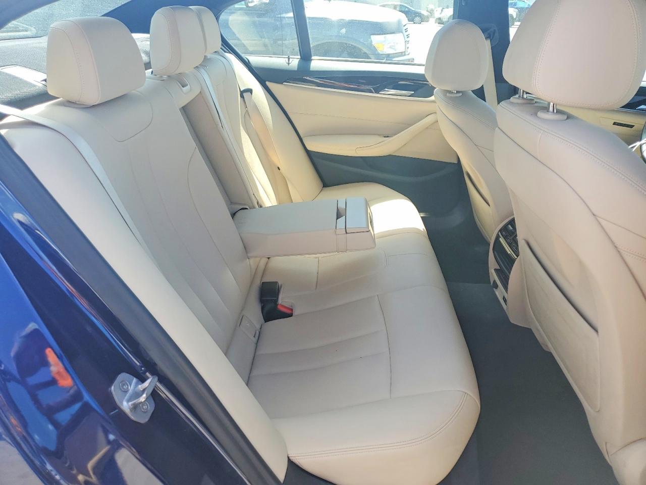 2020 BMW 530 I - zdjęcie 10