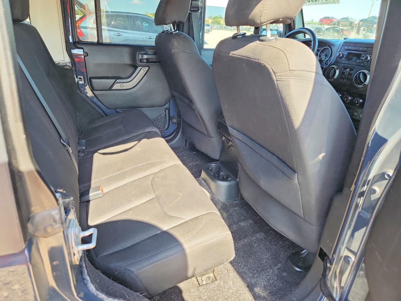 2017 Jeep Wrangler Unlimited Sport - zdjęcie 11