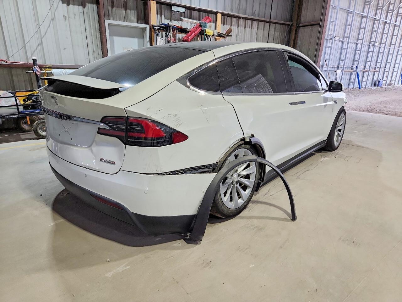 2016 Tesla Model X - zdjęcie 3