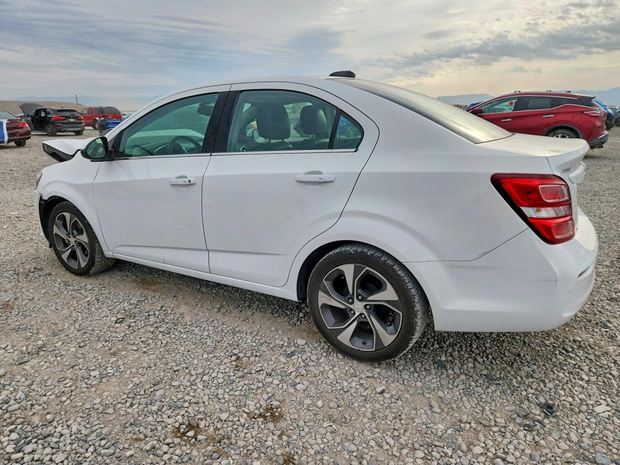 2018 Chevrolet Sonic Premier - zdjęcie 2