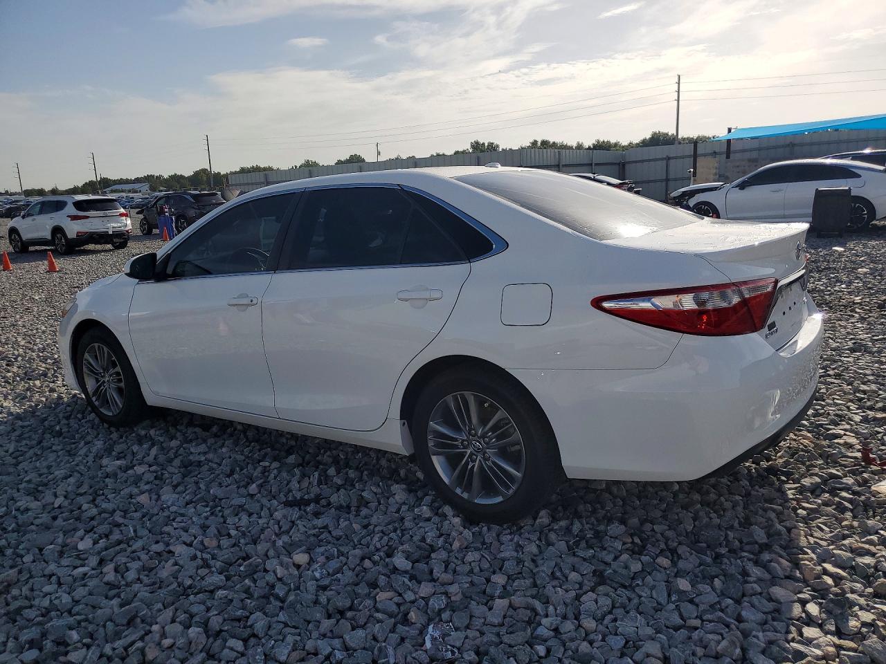 2017 Toyota Camry Se - zdjęcie 2