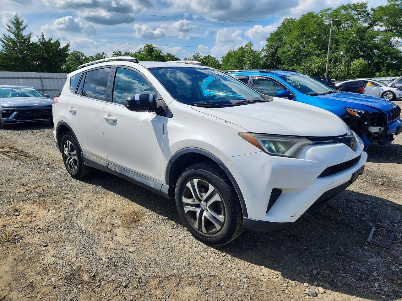 2017 Toyota Rav4 Le - zdjęcie 4