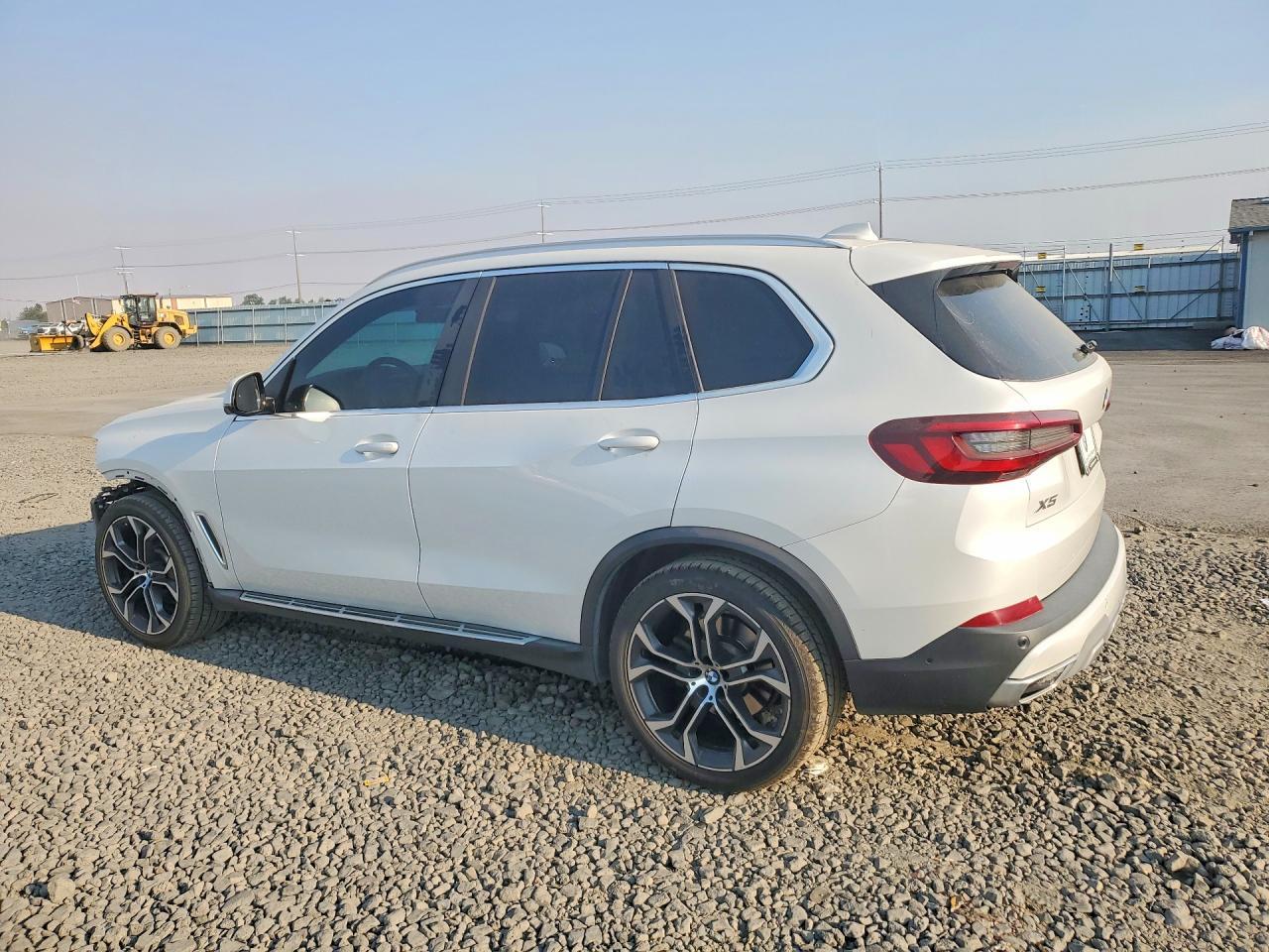2021 BMW X5 xDrive40I - zdjęcie 2