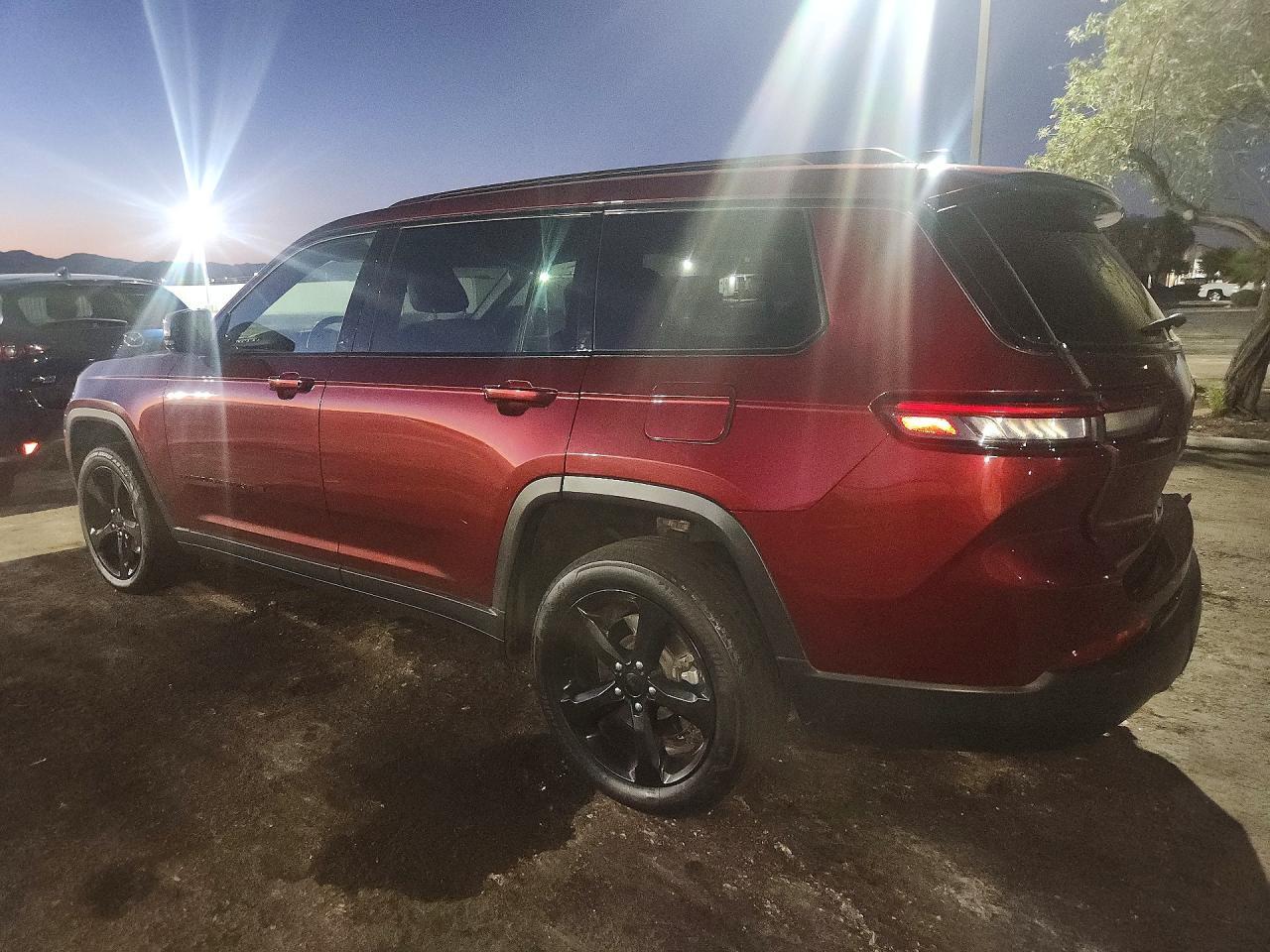 2023 Jeep Grand Cherokee L Laredo - zdjęcie 2