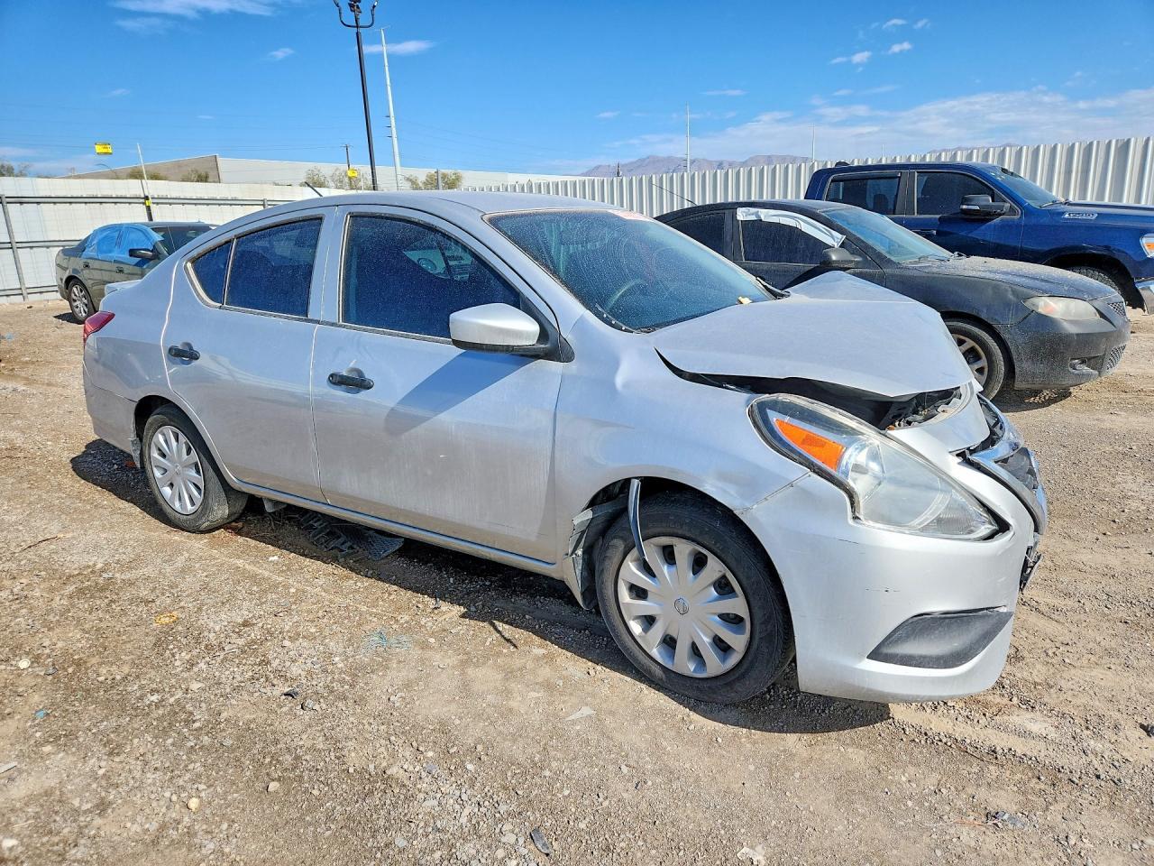 2017 Nissan Versa 1.6 S Plus - zdjęcie 4