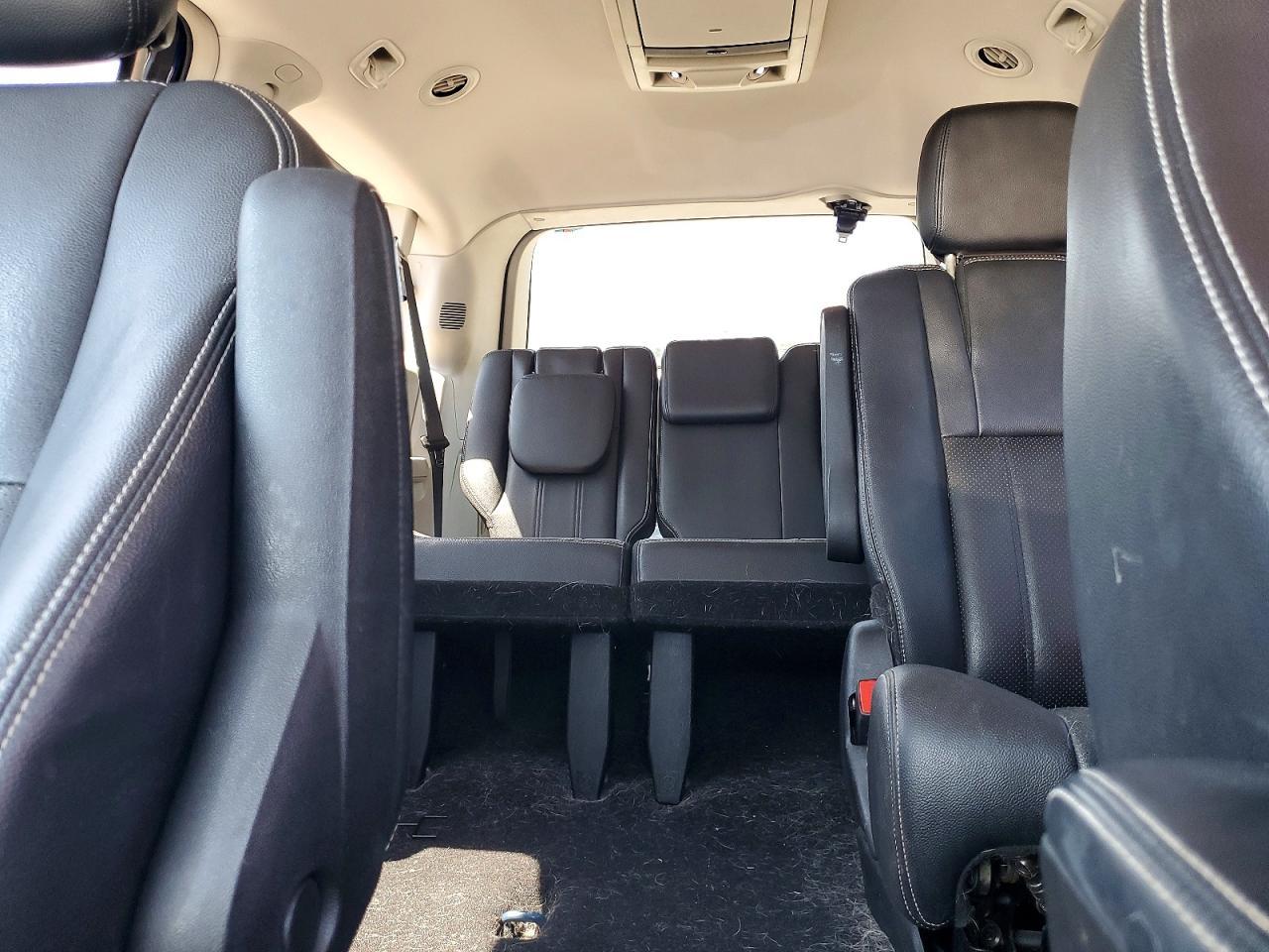 2013 Chrysler Town & Country Touring L - zdjęcie 10