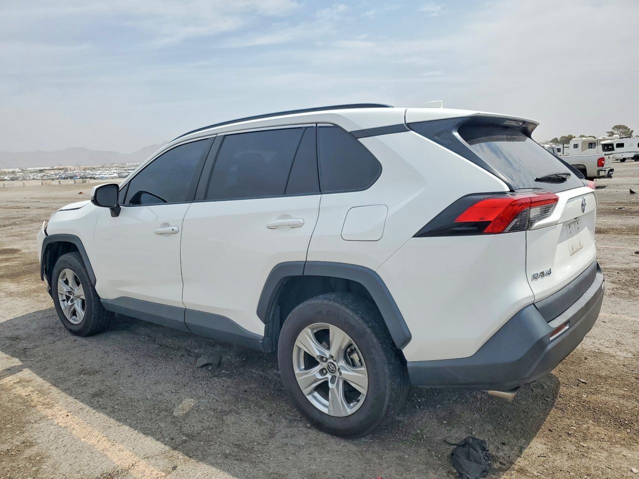 2021 Toyota Rav4 Xle - zdjęcie 2