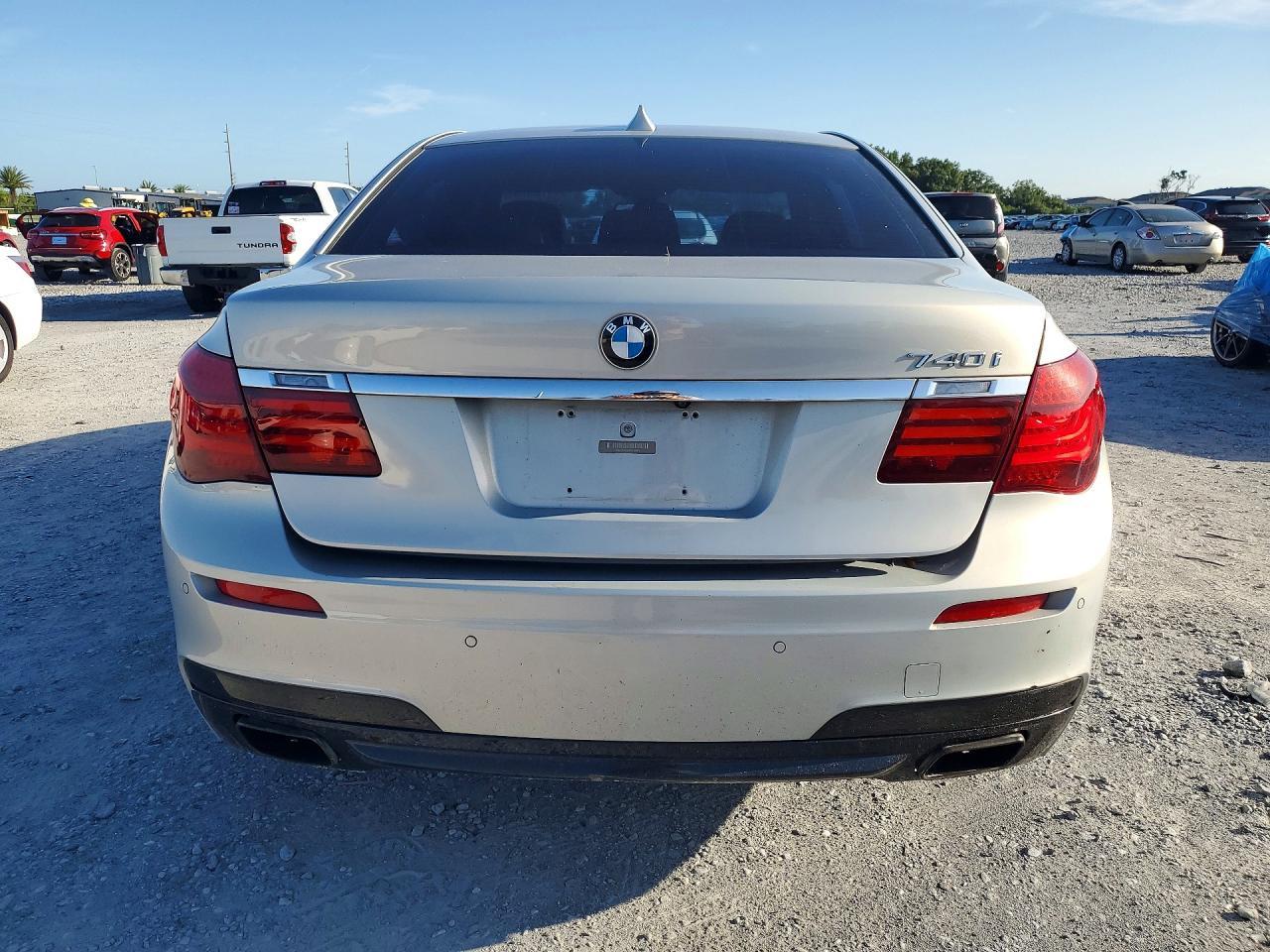 2013 BMW 740 I - zdjęcie 6