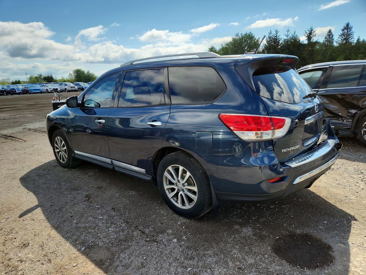 2015 Nissan Pathfinder S - zdjęcie 2