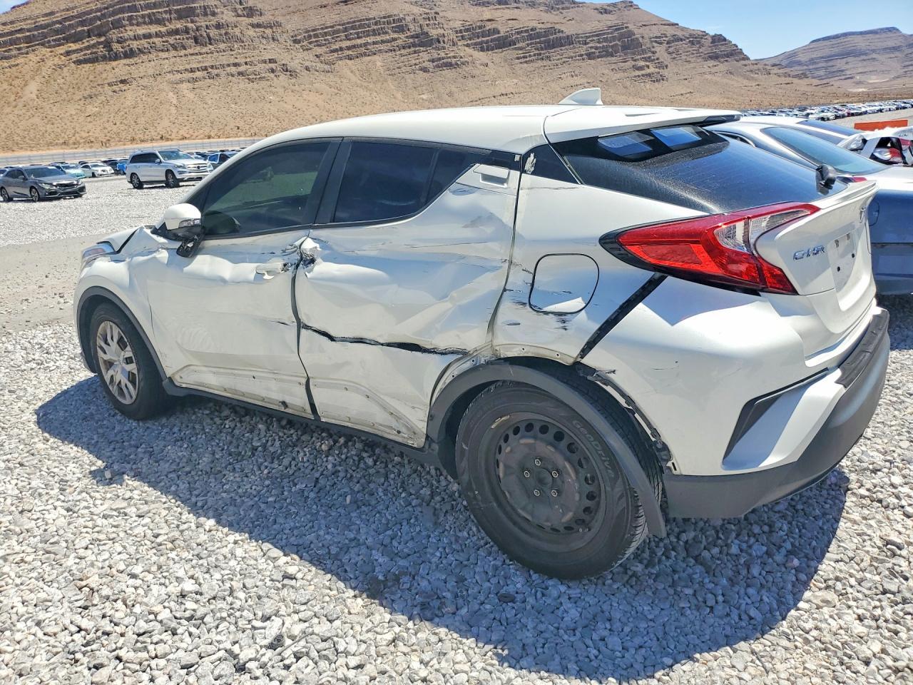 2019 Toyota C-Hr Le - zdjęcie 2