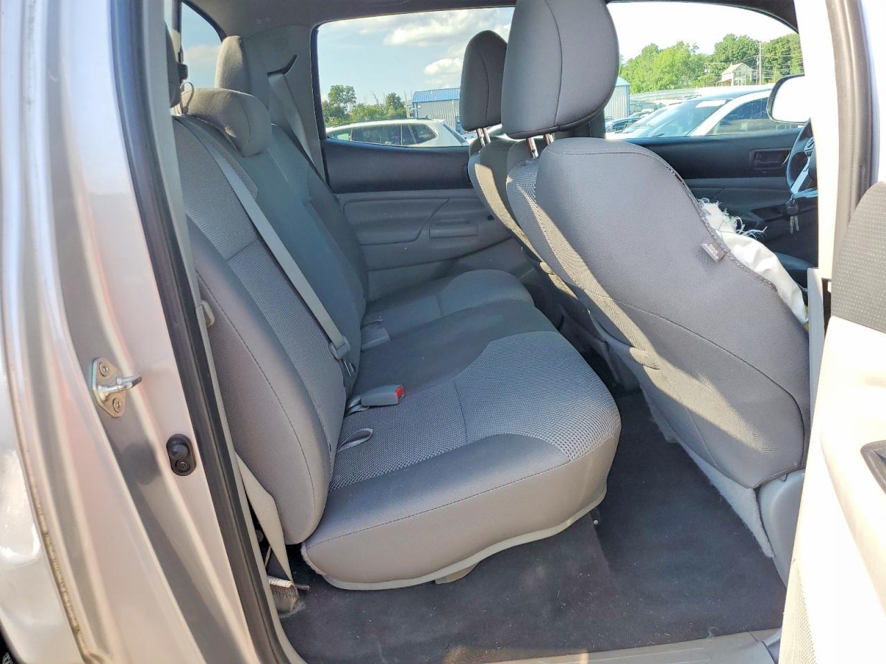 2015 Toyota Tacoma V6 - zdjęcie 10