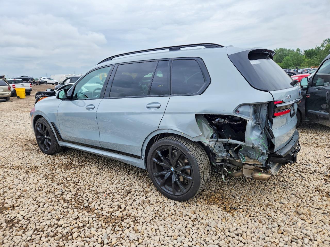 2025 BMW X7 xDrive40I - zdjęcie 2