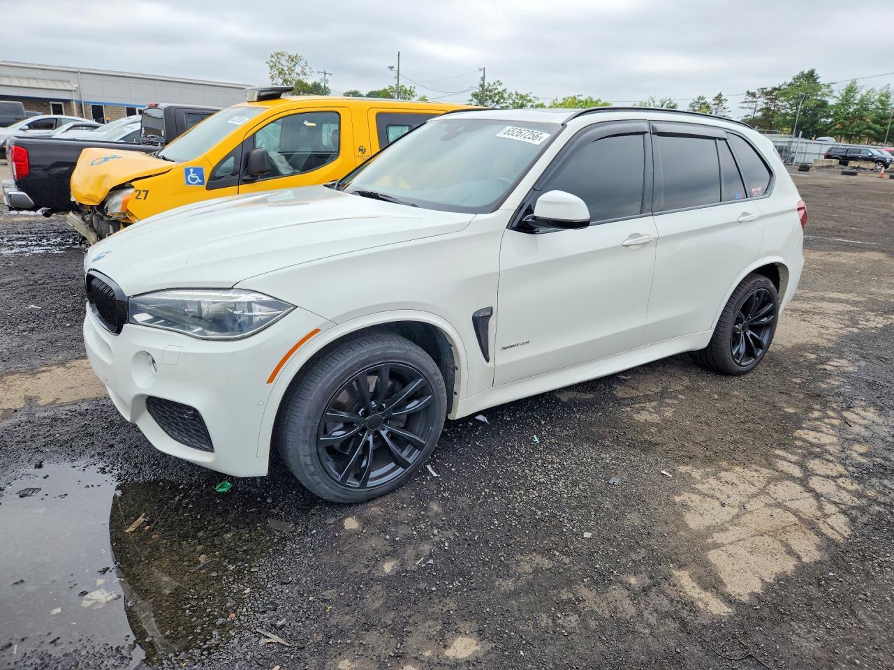 2017 BMW X5 xDrive50I - zdjęcie główne