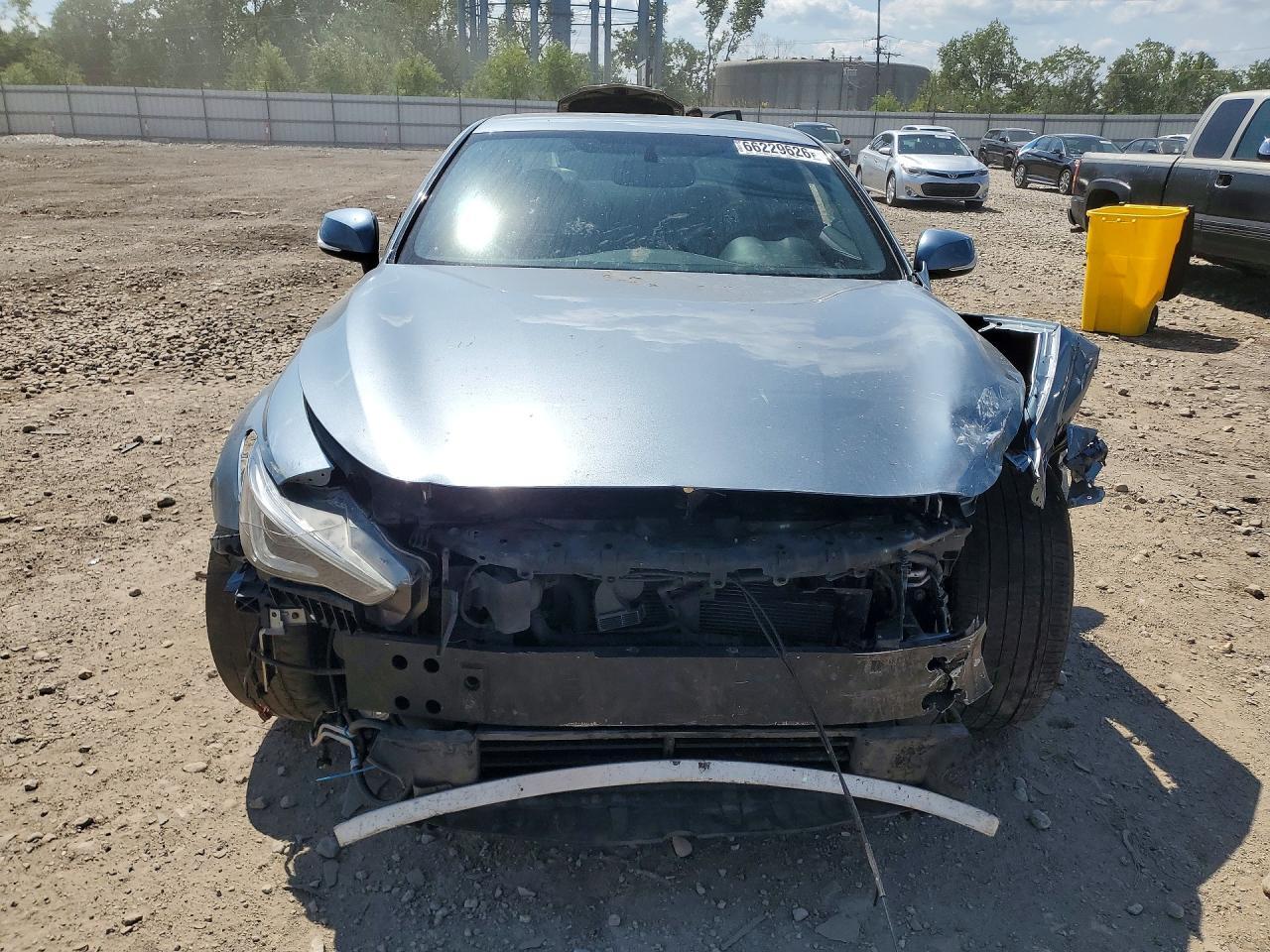 2017 Infiniti Q60 Red Sport 400 - zdjęcie 5