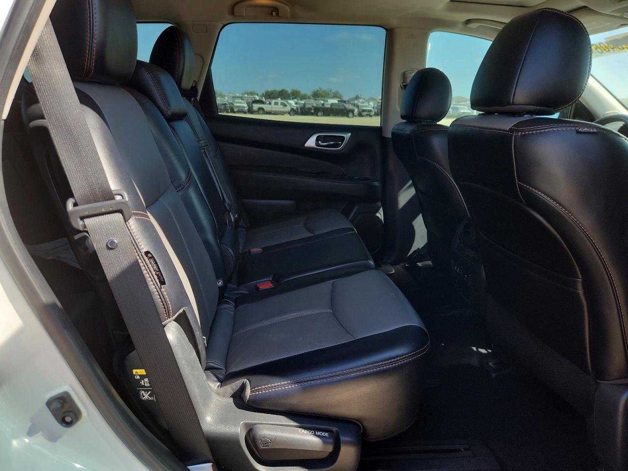 2020 Nissan Pathfinder Sl - zdjęcie 11