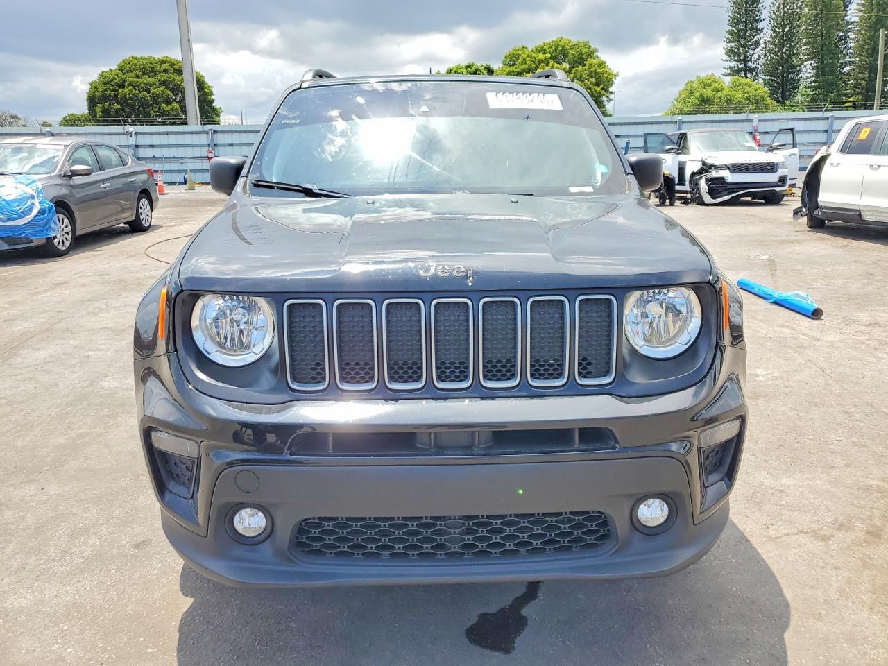 2022 Jeep Renegade Latitude - zdjęcie 5