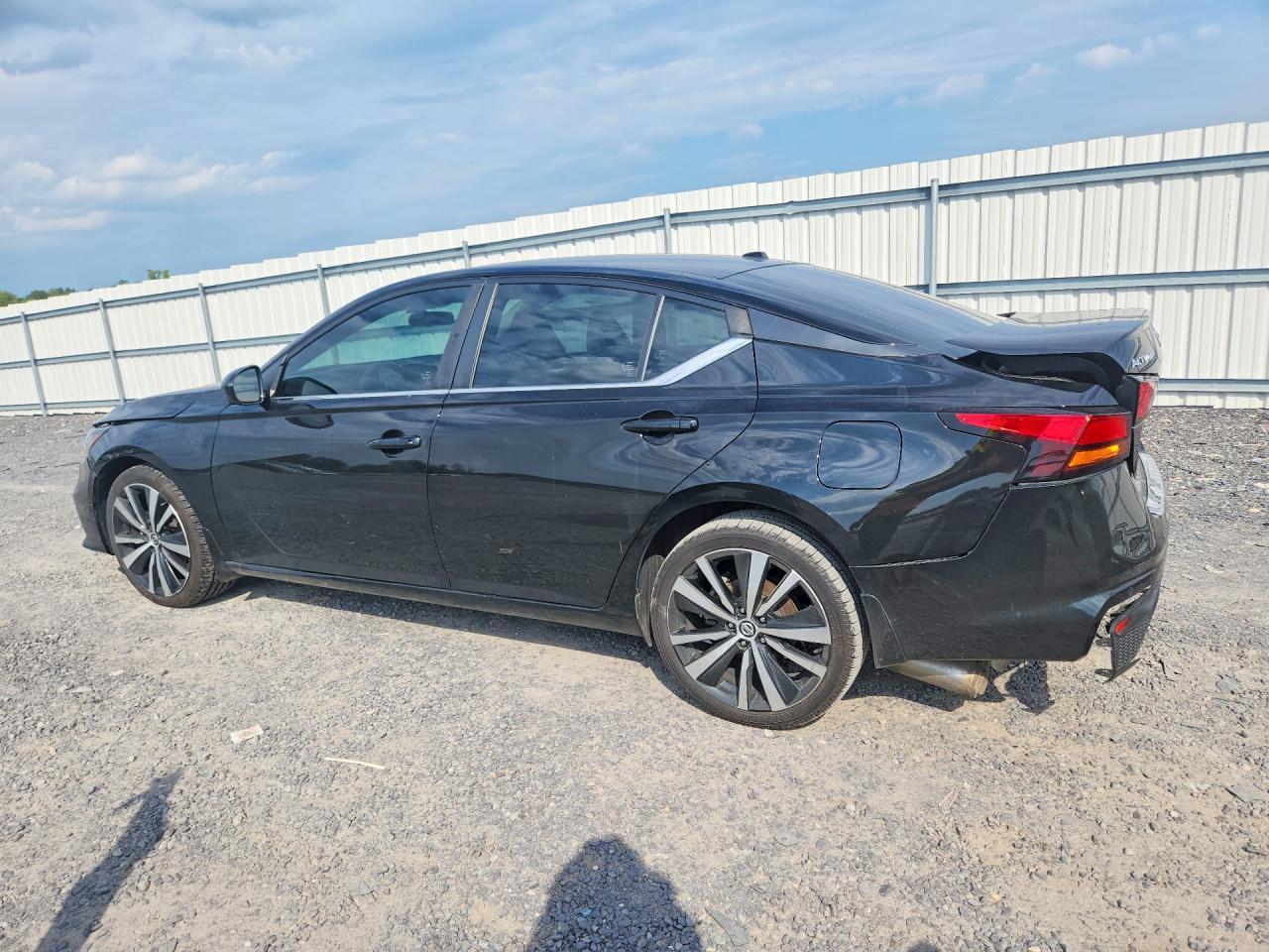 2021 Nissan Altima Sr - zdjęcie 2