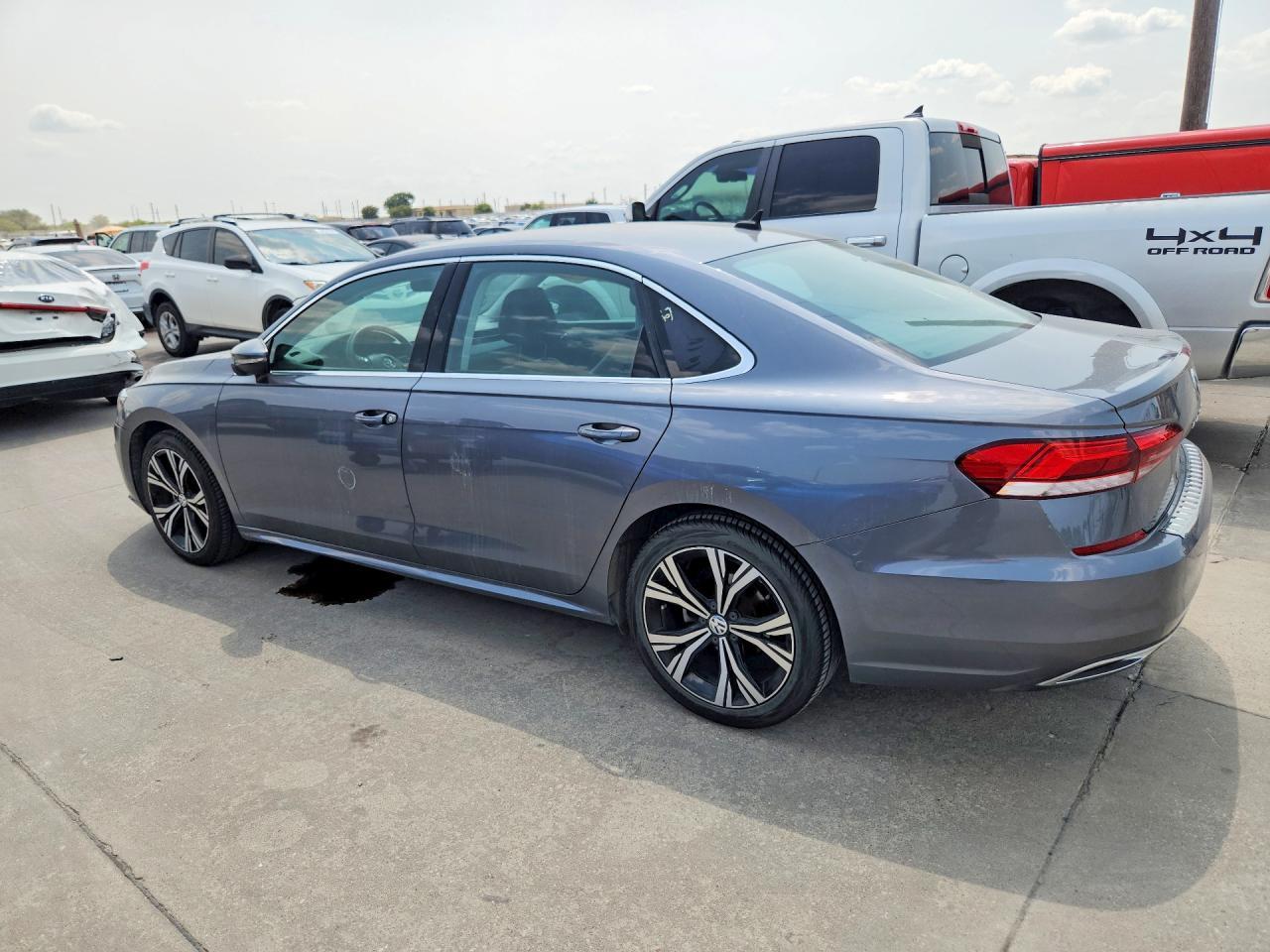 2022 Volkswagen Passat Se - zdjęcie 2