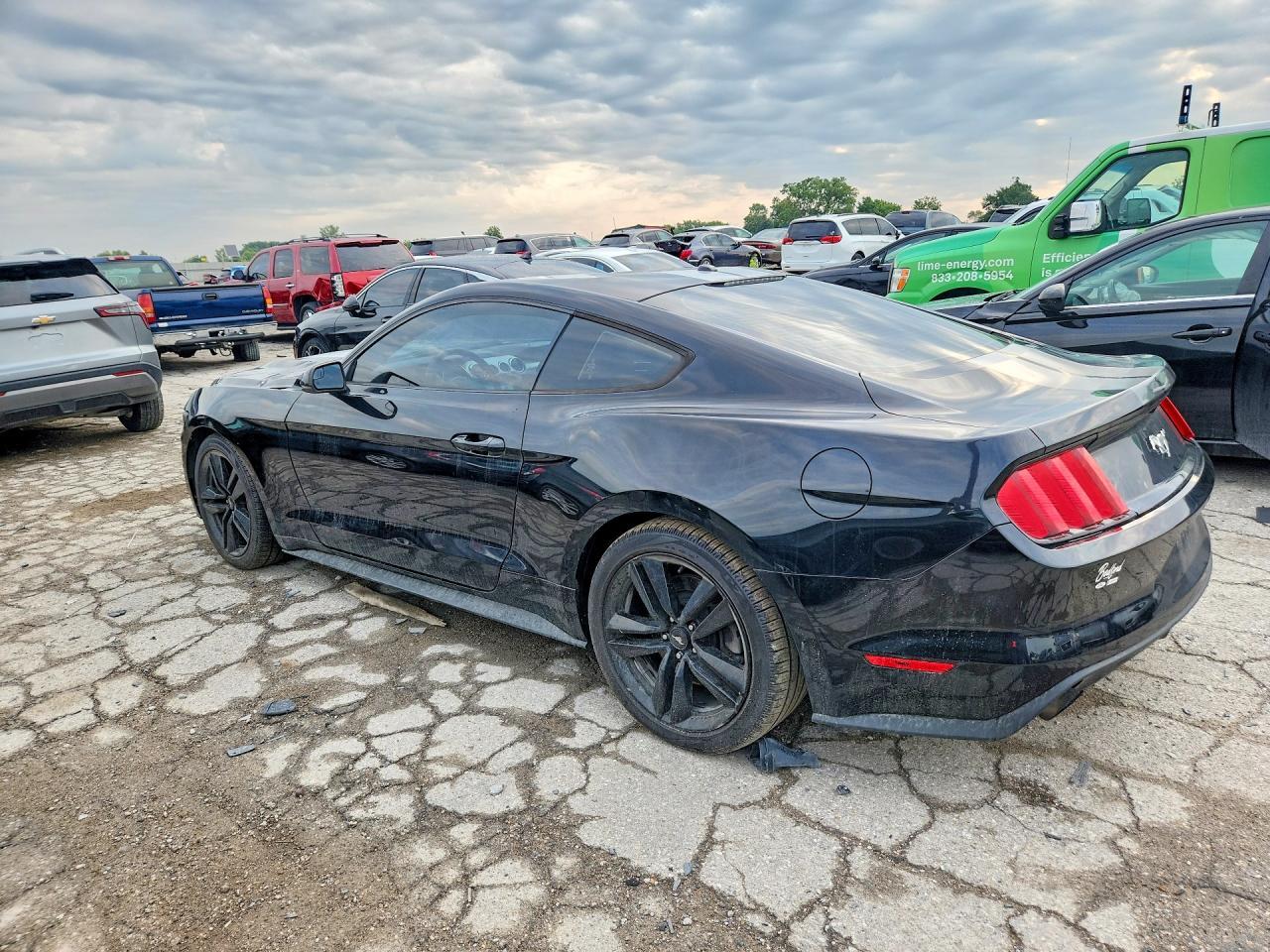 2017 Ford Mustang - zdjęcie 2