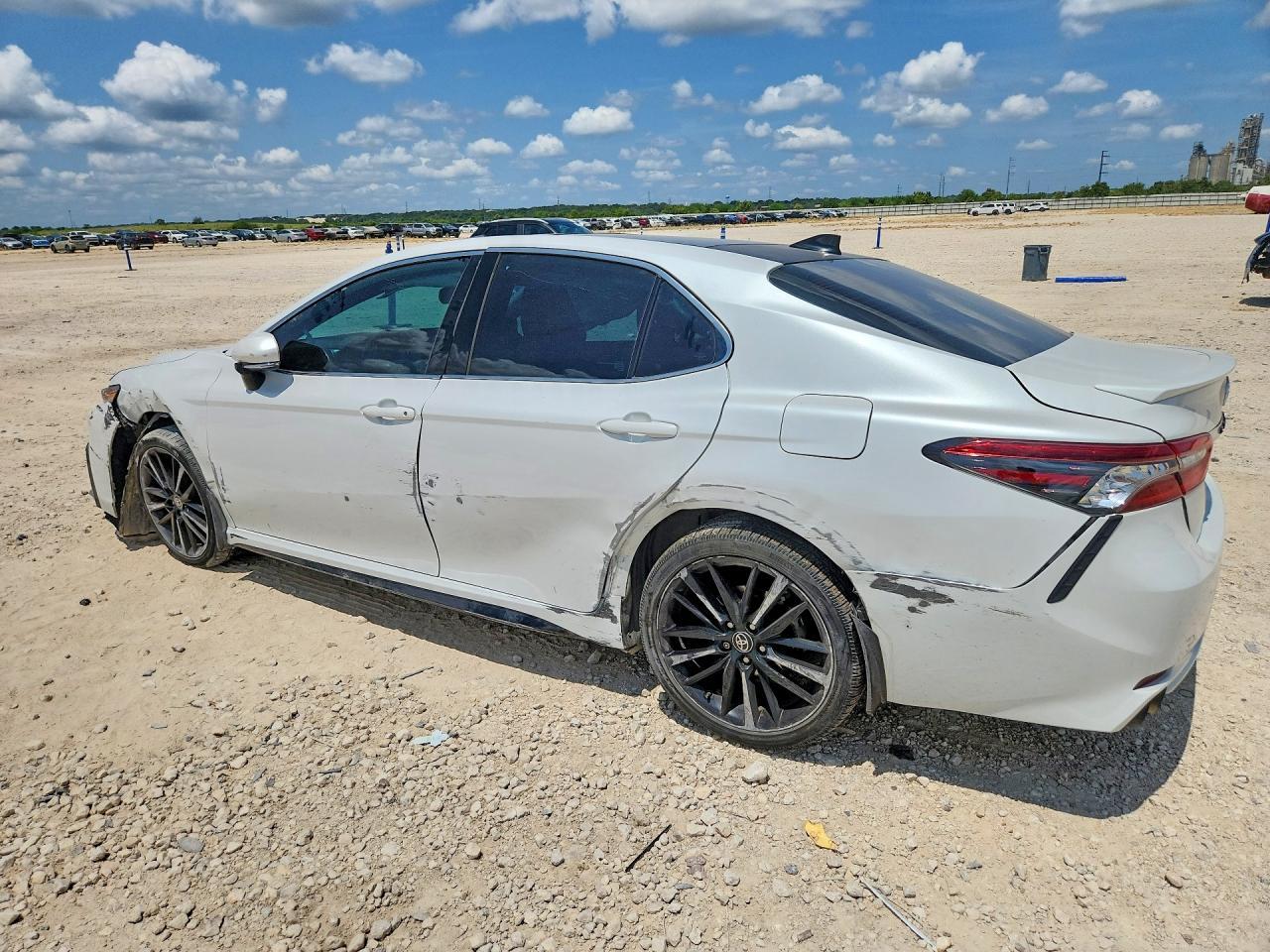 2021 Toyota Camry Xse - zdjęcie 2