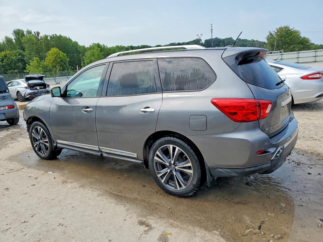 2018 Nissan Pathfinder S - zdjęcie 2