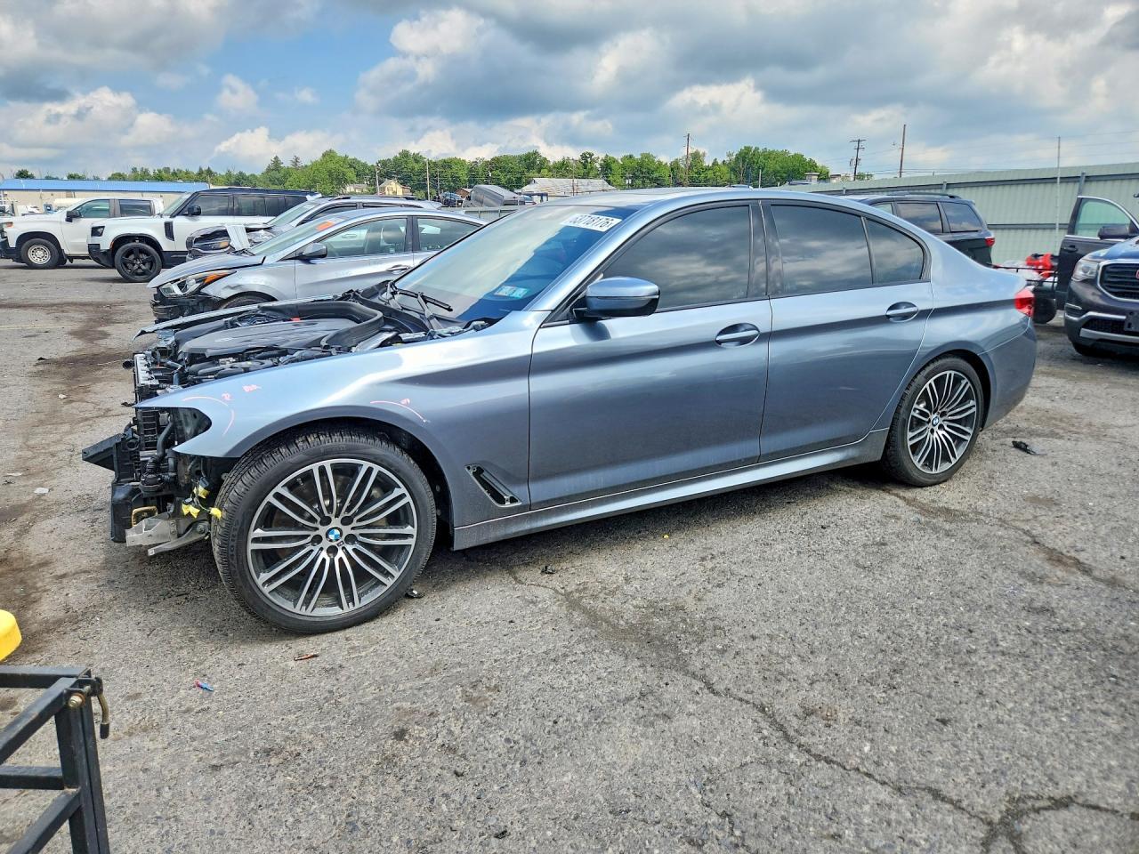 2019 BMW Seria 5 540i - zdjęcie główne