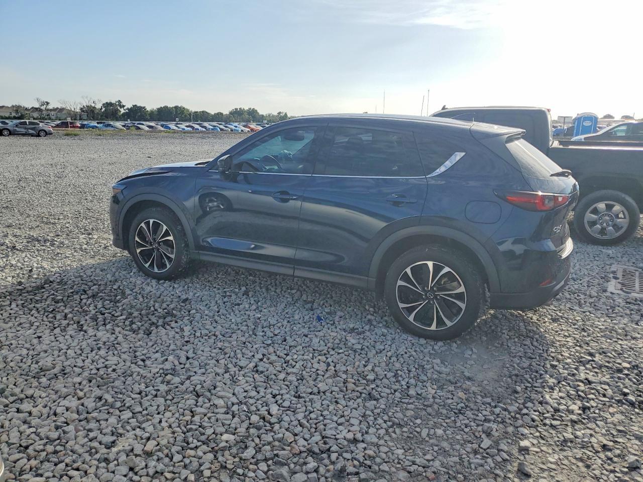 2022 Mazda Cx-5 Premium - zdjęcie 2