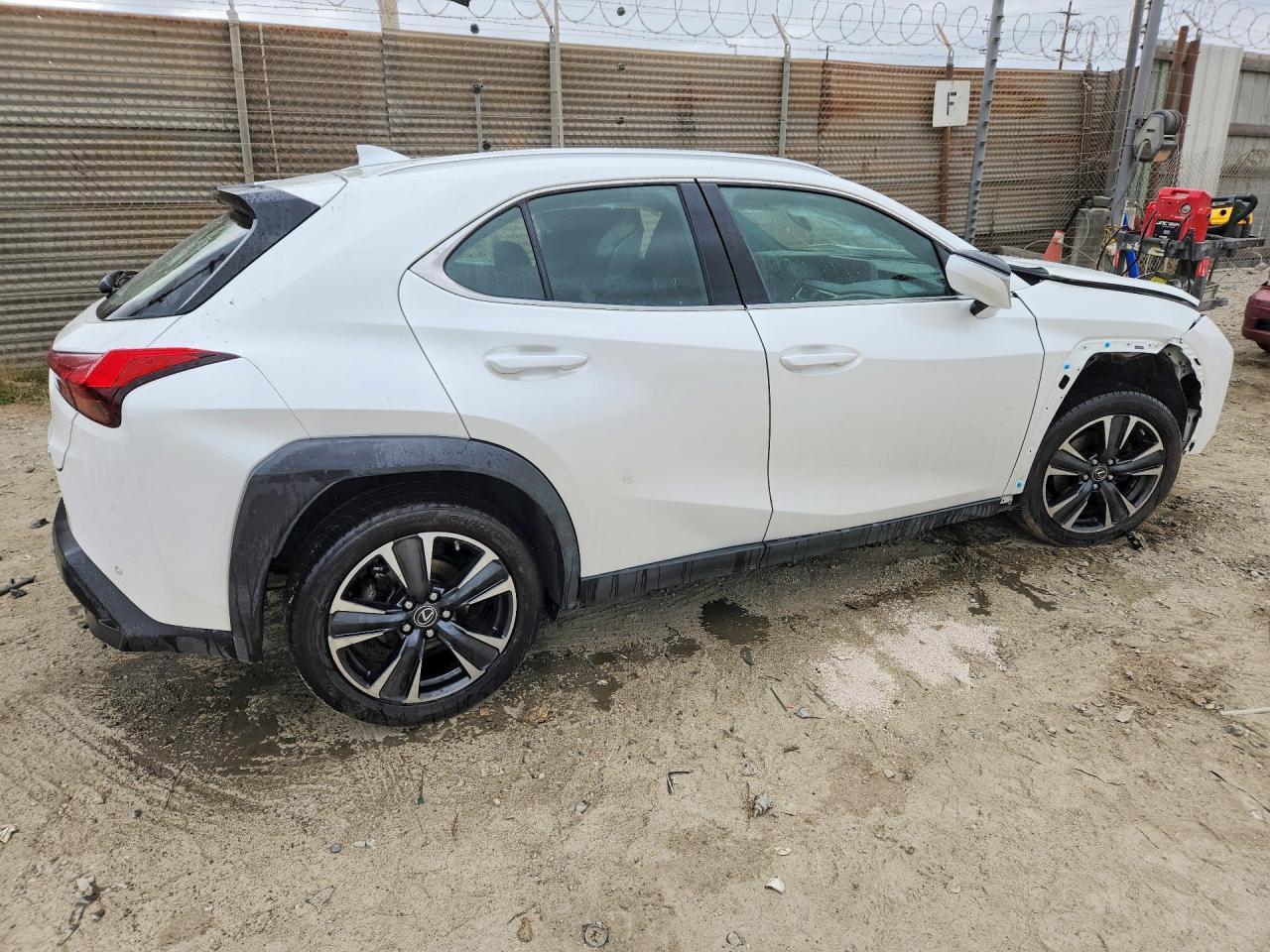 2022 Lexus Ux 200 - zdjęcie 3