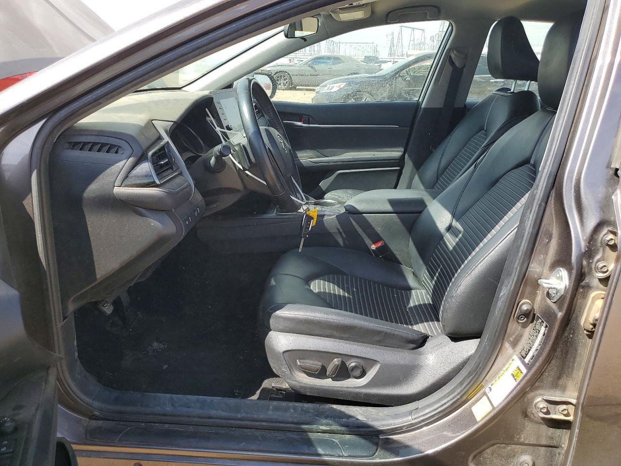 2022 Toyo Camry - zdjęcie 7
