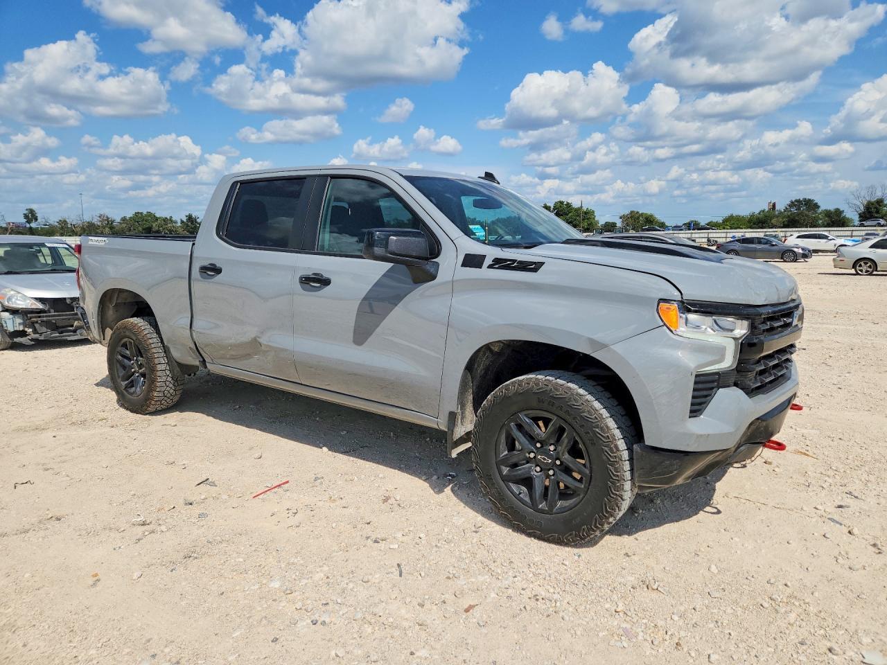 2024 Chevrolet Silverado K1500 Lt Trail Boss - zdjęcie 4
