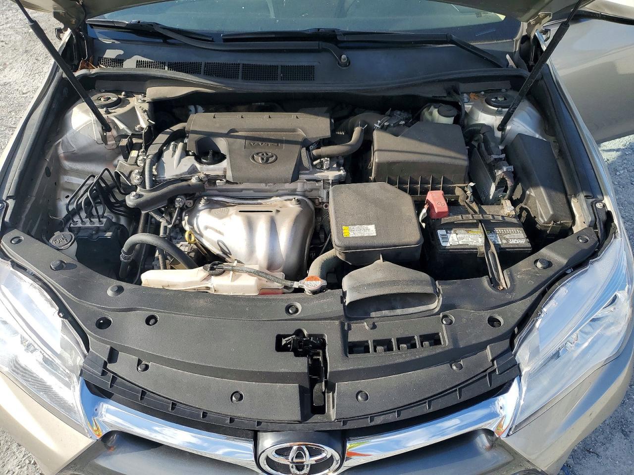 2016 Toyota Camry Le - zdjęcie 11