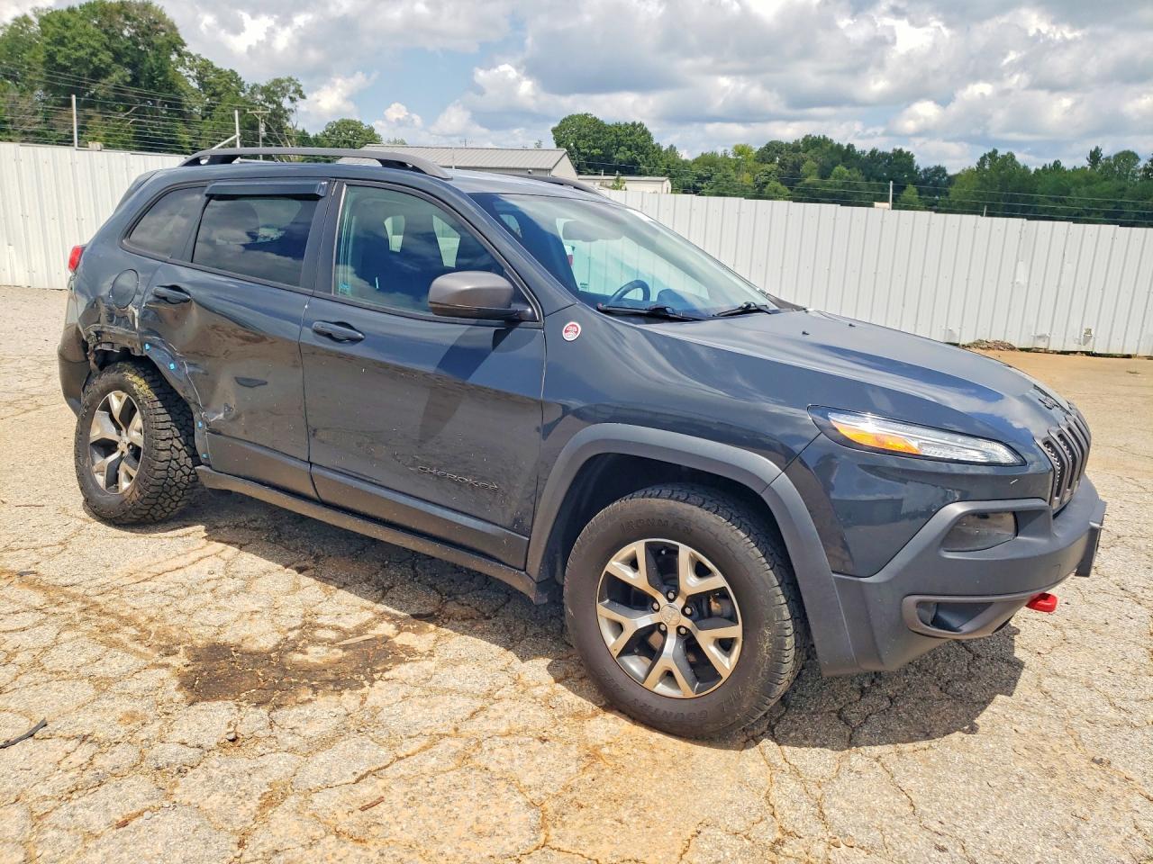 2017 Jeep Cherokee Trailhawk - zdjęcie 4